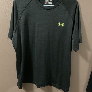 Under Armor Unisex athletic short sleeve shirt lightweight yoga